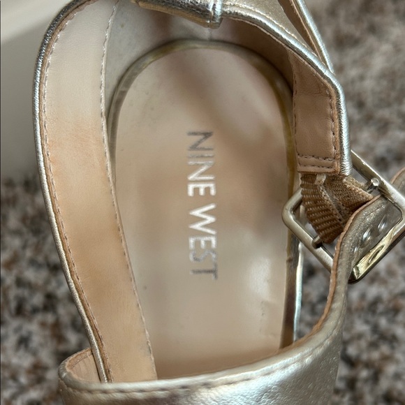 Nine West Metallic Gold Heels - Picture 3 of 17